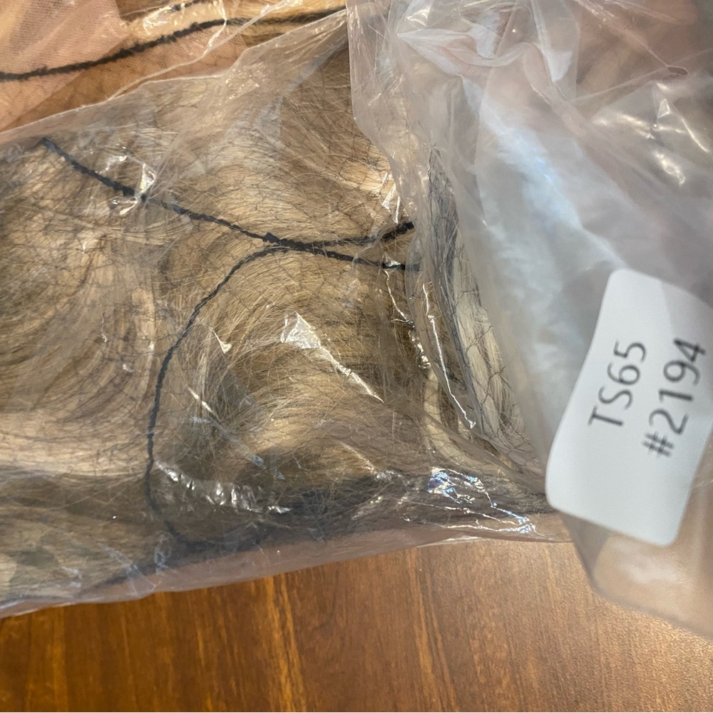 Bundle lot of 4 long synthetic wigs - Picture 2 of 5